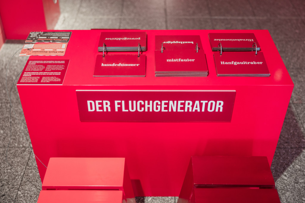 Ausstellungsansicht Potz! Blitz! Vom Fluch des Pharao bis zur Hate Speech © GLM, Foto: Roland Baege