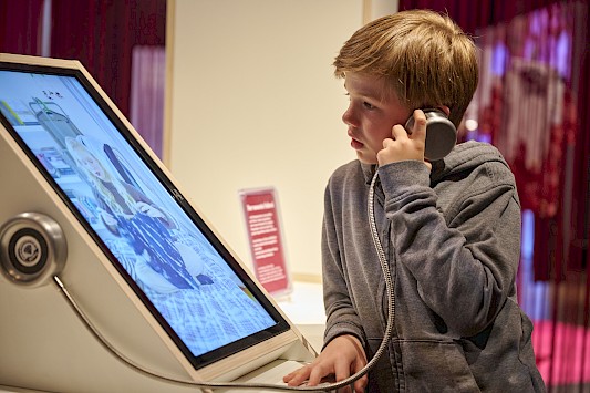 Ausstellungsansicht DRESSED © VARUSSCHLACHT im Osnabrücker Land gGmbH Museum & Park Kalkriese, Foto: Manfred Pollert